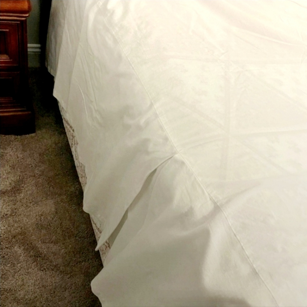 Pottery barn full bed skirt. 16" drop